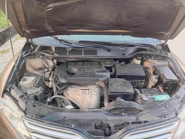 Toyota Venza XLE 2011 Gold