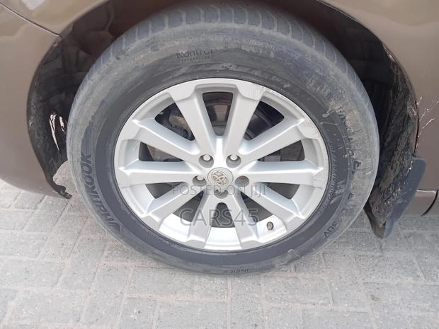 Toyota Venza XLE 2011 Gold