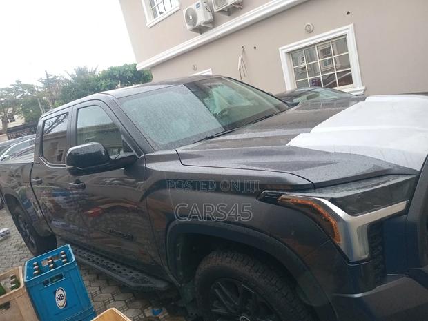 Toyota Tundra 2025 Gray