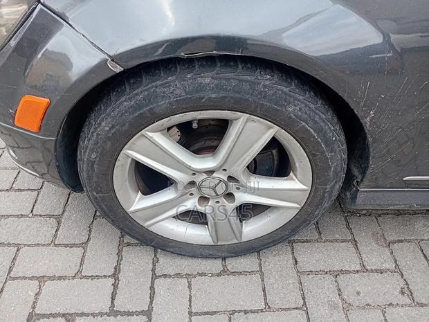 Mercedes-Benz C300 2009 Gray