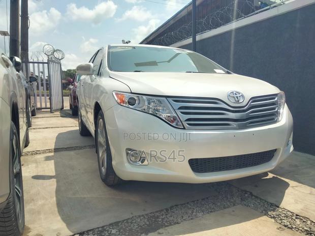 Toyota Venza 2010 White