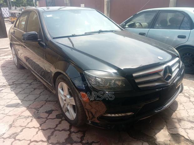 Mercedes-Benz C300 2011 Black