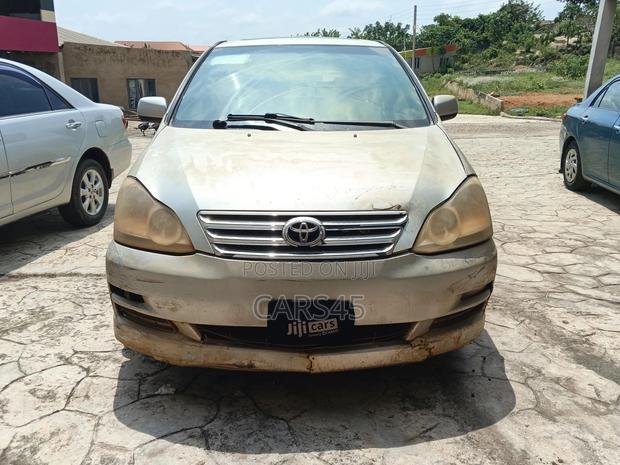 Toyota Avensis Verso 2004 Silver