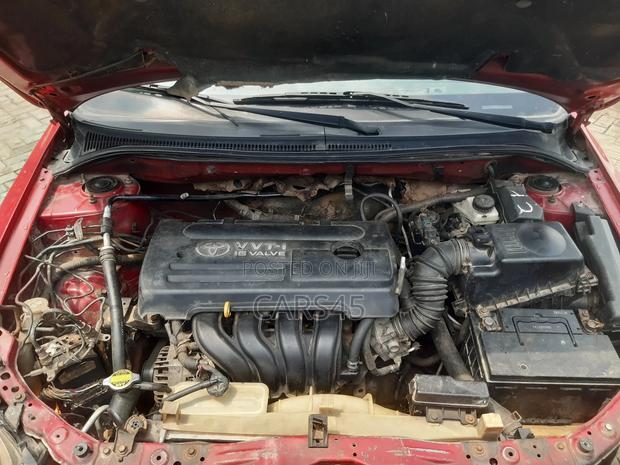 Toyota Avensis 2008 Red