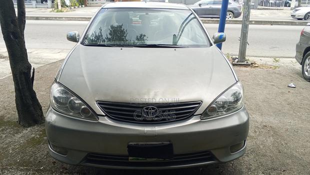Toyota Camry SE V6 4dr Sedan (3.3L 6cyl 5A) 2005 Green