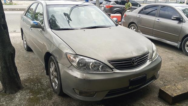 Toyota Camry SE V6 4dr Sedan (3.3L 6cyl 5A) 2005 Green