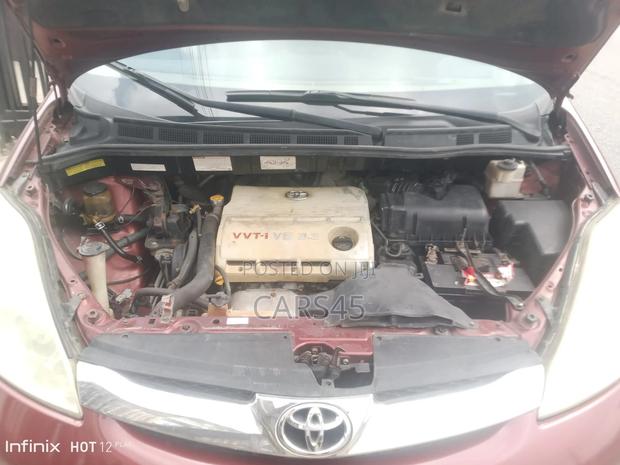 Toyota Sienna 2006 Red
