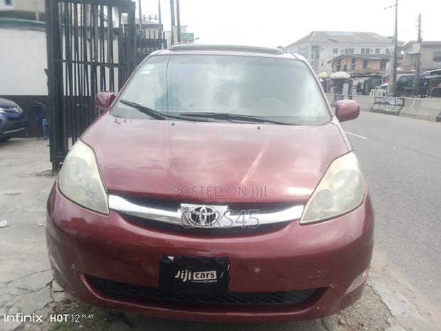 Toyota Sienna 2006 Red