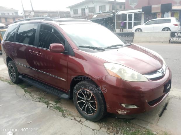 Toyota Sienna 2006 Red