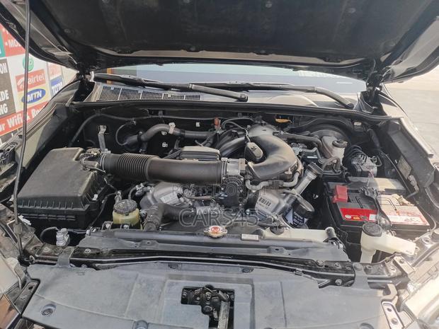 Toyota Hilux 2022 Black