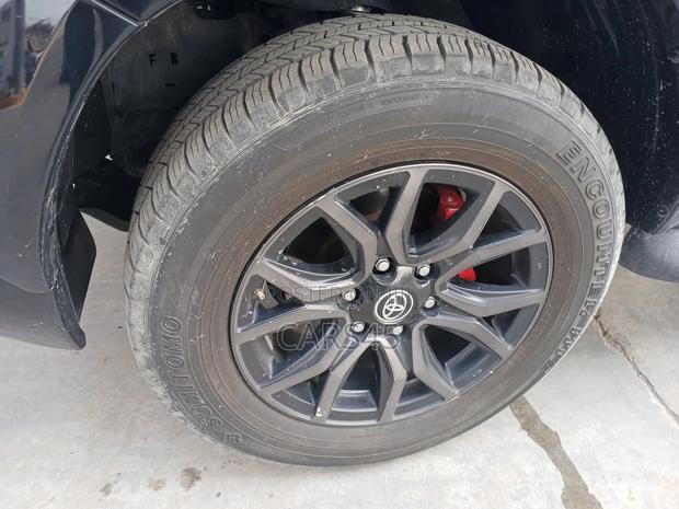 Toyota Hilux 2022 Black
