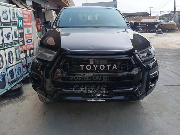 Toyota Hilux 2022 Black