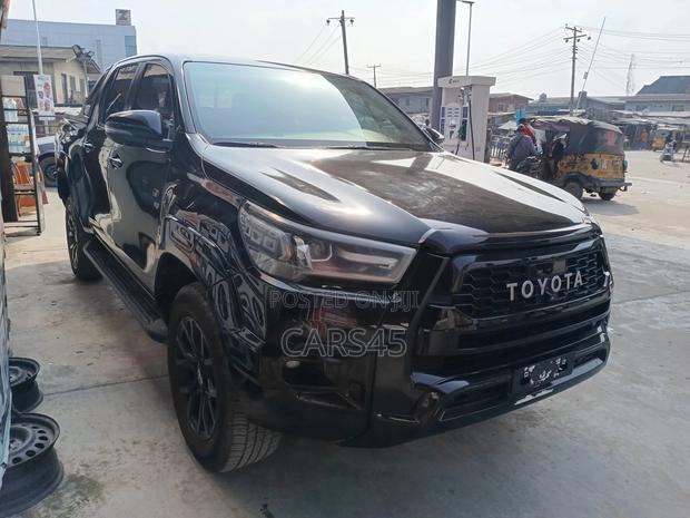 Toyota Hilux 2022 Black
