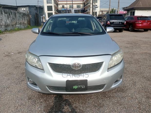 Toyota Corolla 2010 Silver
