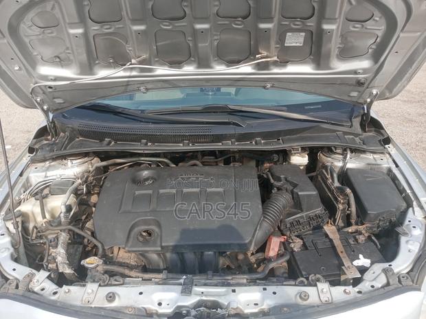 Toyota Corolla 2010 Silver