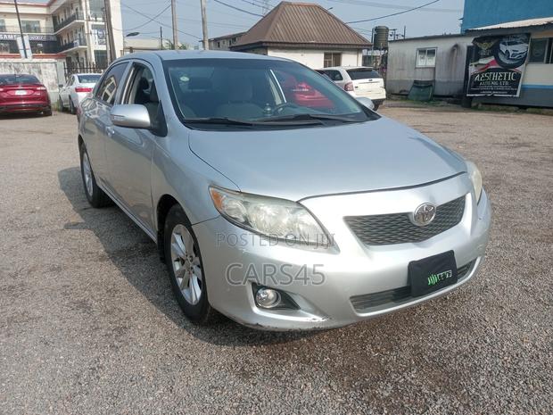 Toyota Corolla 2010 Silver