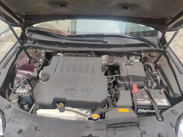 Toyota Avalon XLE Touring Sedan FWD (3.5L 6cyl 6A) 2013 Burgandy