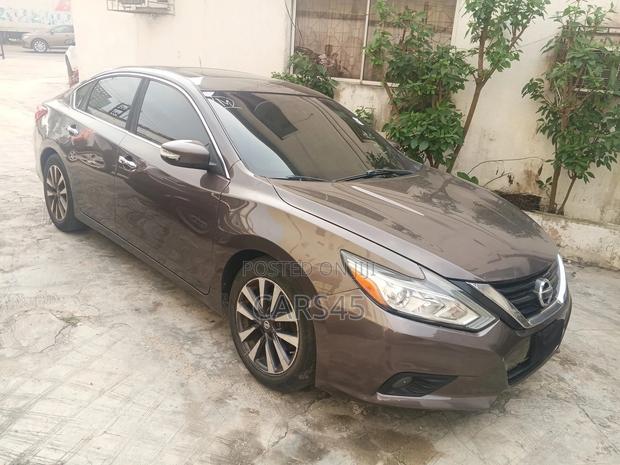 Nissan Altima 2017 Brown