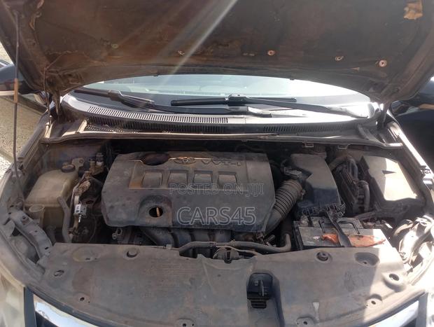 Toyota Avensis 2010 Black