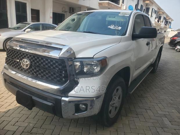 Toyota Tundra SR5 5.7L V8 w/FFV 4x4 CrewMax 5.6 ft. box 145.7 in. WB