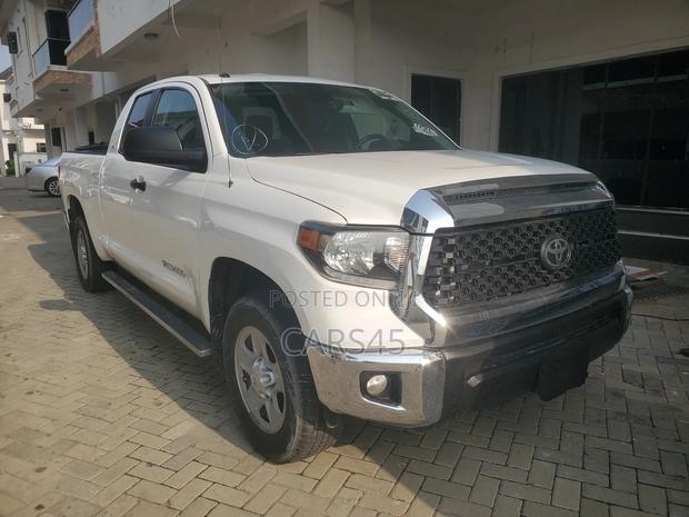 Toyota Tundra SR5 5.7L V8 w/FFV 4x4 CrewMax 5.6 ft. box 145.7 in. WB
