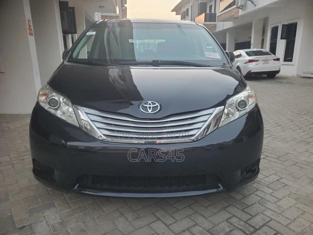 Toyota Sienna LE 8-Passenger 4dr Minivan (3.5L 6cyl 6A) 2015 Black