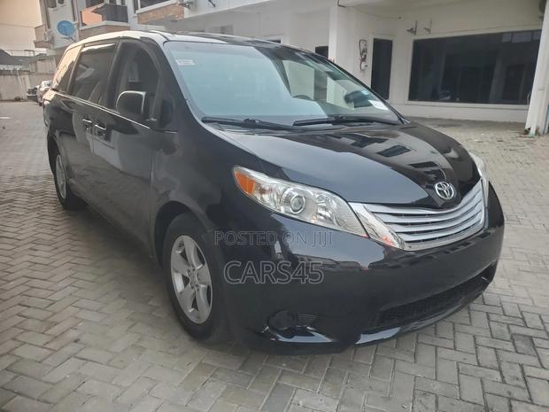 Toyota Sienna LE 8-Passenger 4dr Minivan (3.5L 6cyl 6A) 2015 Black