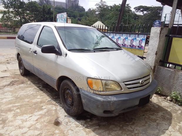 Toyota Sienna 2001 Silver