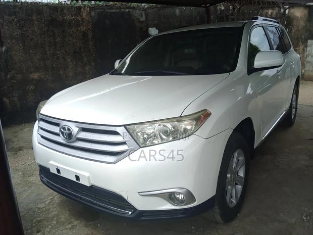 Toyota Highlander SE 2011 White