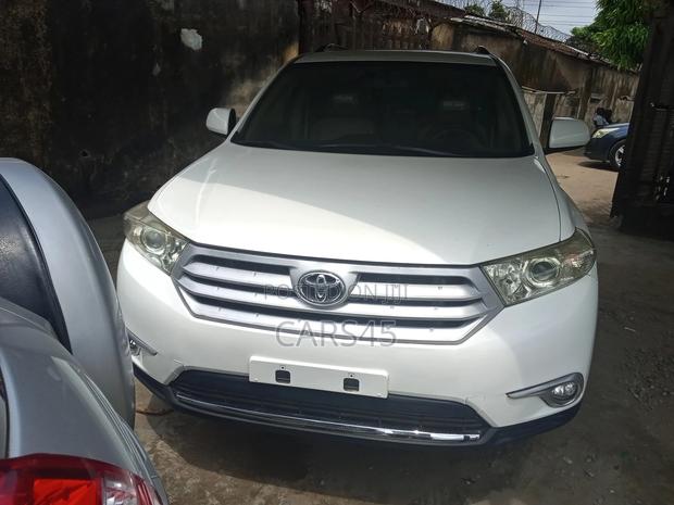 Toyota Highlander SE 2011 White