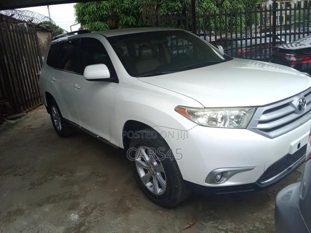 Toyota Highlander SE 2011 White