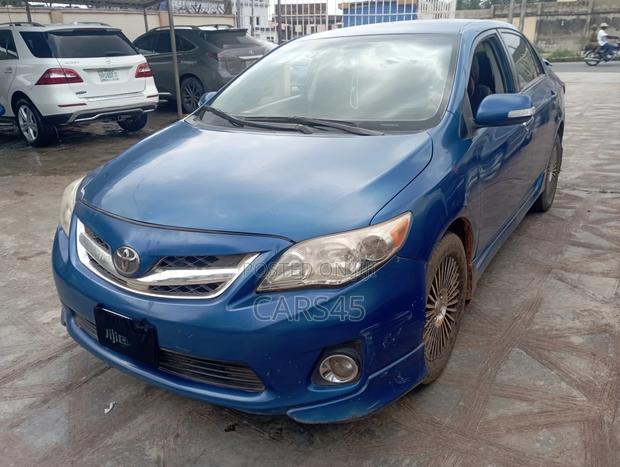 Toyota Corolla 2010 Blue