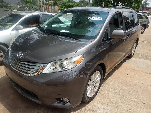 Toyota Sienna 2012 Gray