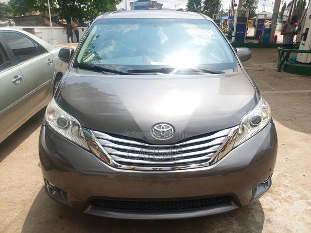 Toyota Sienna 2012 Gray
