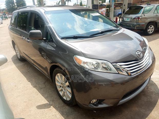 Toyota Sienna 2012 Gray