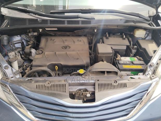 Toyota Sienna 2015 Blue