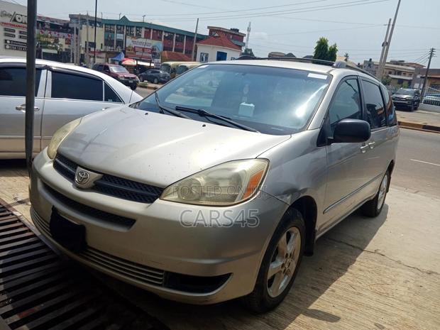 Toyota Sienna 2004 Silver