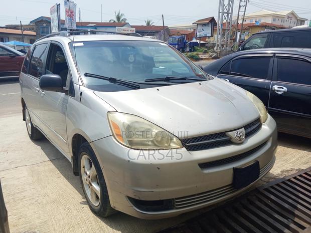 Toyota Sienna 2004 Silver