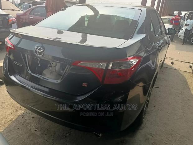 Toyota Corolla 2015 Black